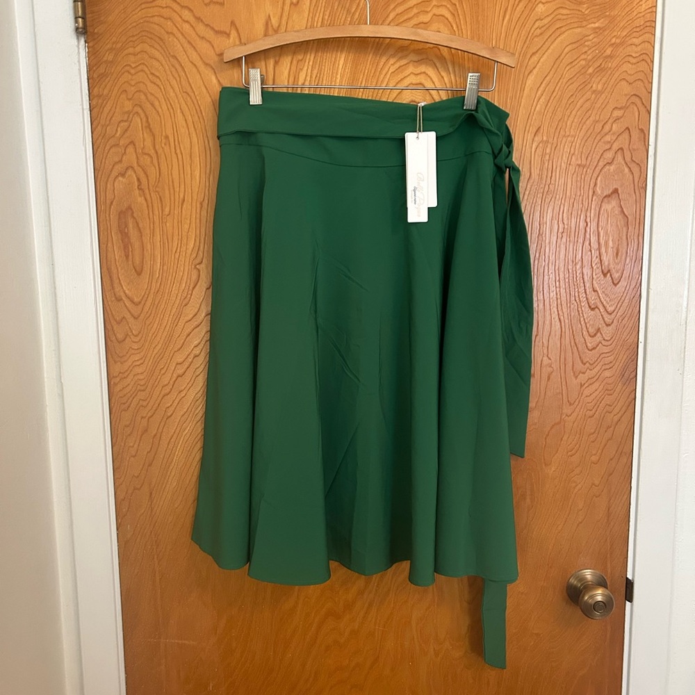 NWT: Elegant Green Women's A-Line Skirt (With Pockets!), Women's Size XL